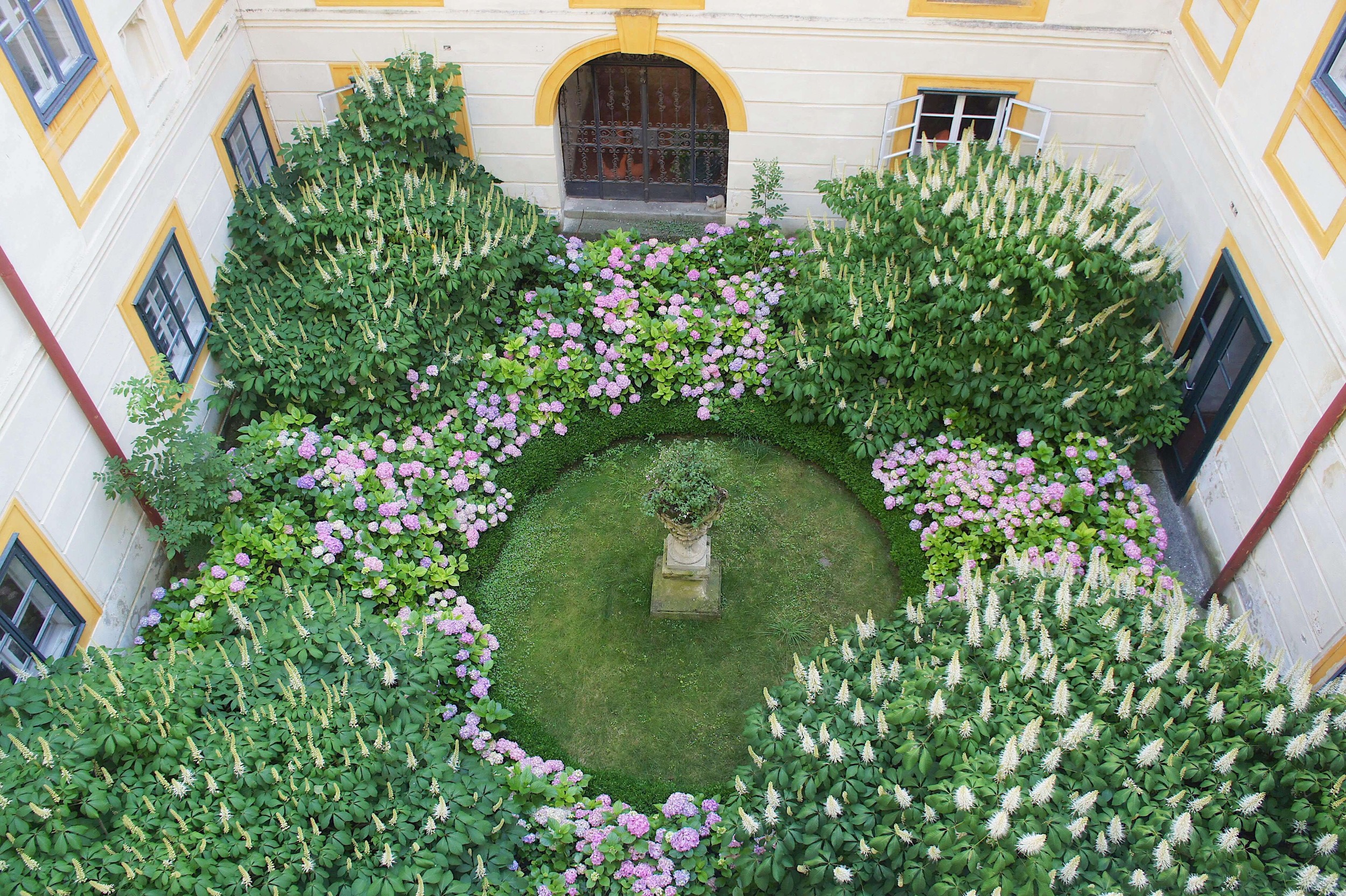 schloss wasserburg innenhof