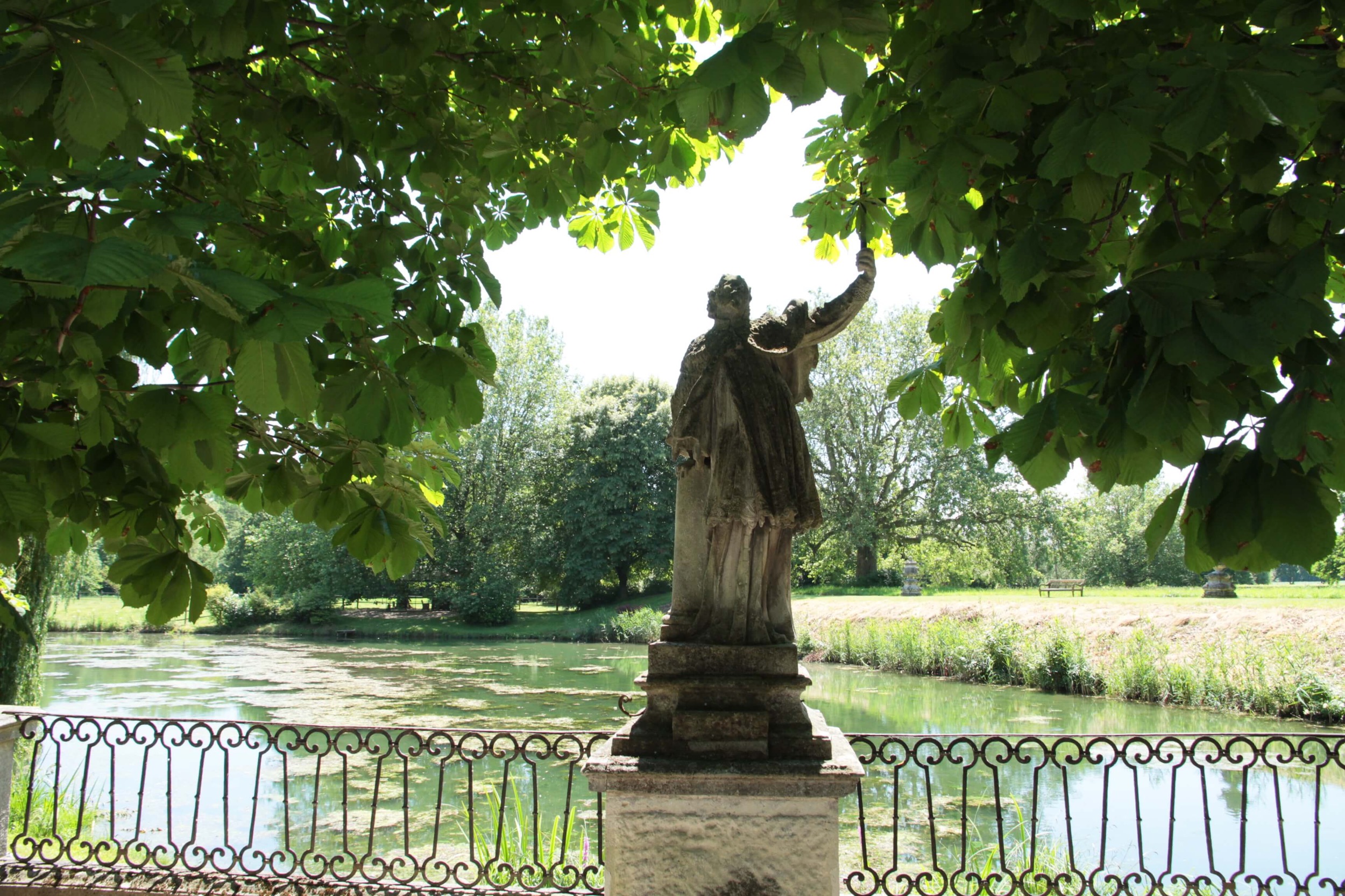 schloss wasserburg park lake