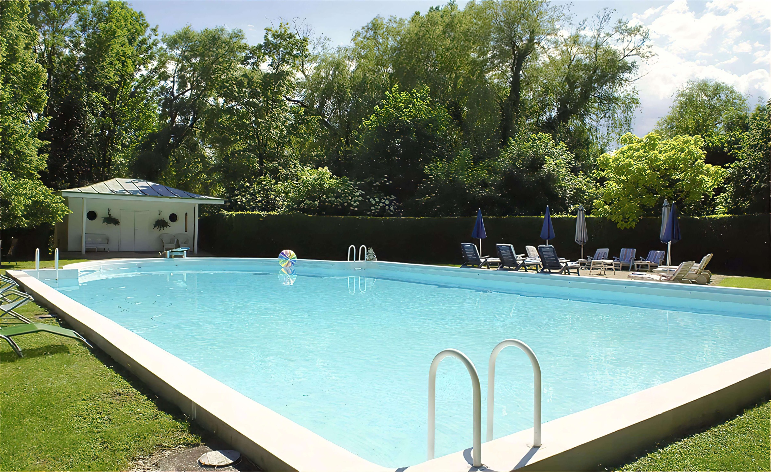 schloss wasserburg schwimmbad