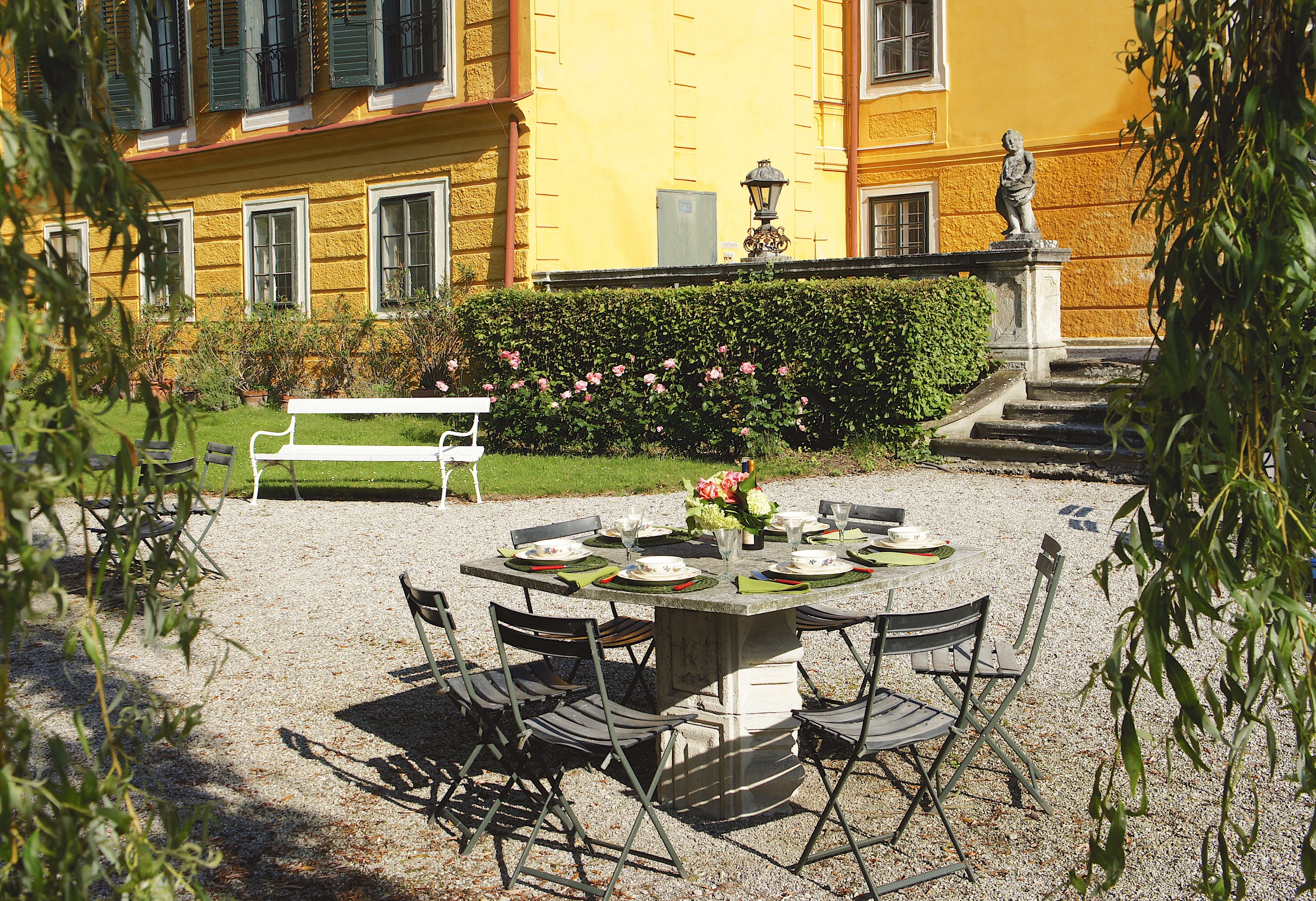 schloss wasserburg steintisch